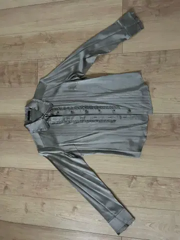 실버 프릴 버튼 셔츠