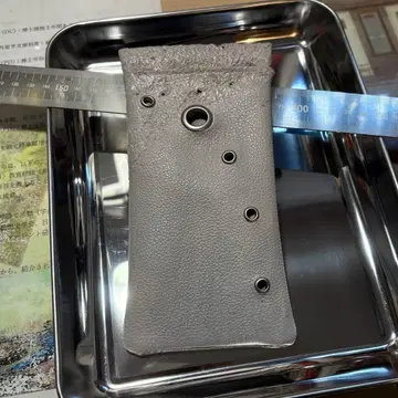 그레이 가죽 스터드 디자인 케이스