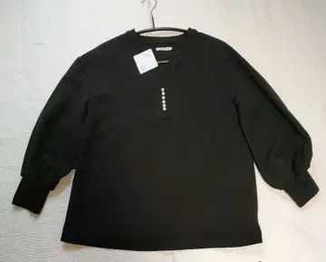 새상품 에마러 블랙 긴팔 펄 블라우스