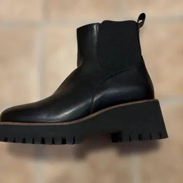 [ 미사용 새상품 ] 블랙 통굽 숏부츠