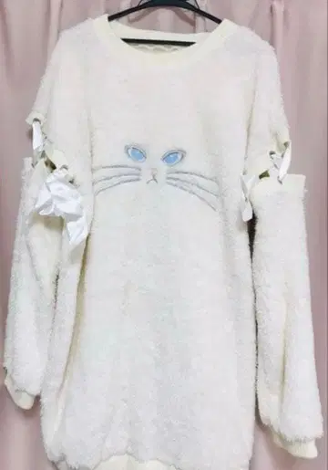 고양이 자수 복슬복슬 긴팔 스웨터