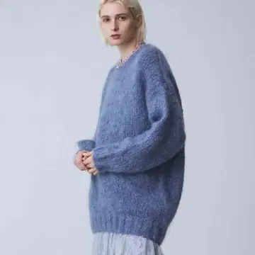 미착용 ebure 핸드 모헤어 롱 니트 크루넥 풀오버 블루