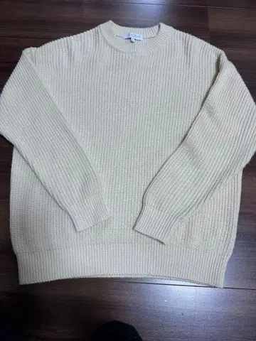 아이보리 크루넥 스웨터