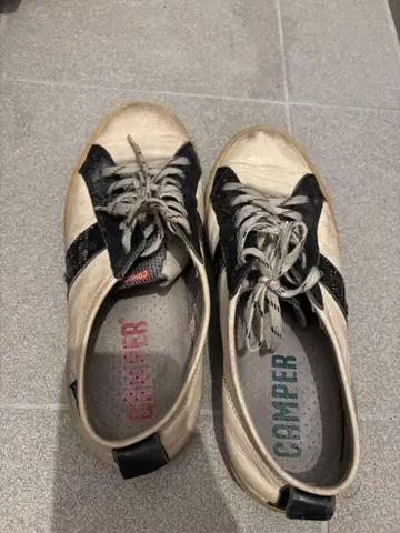CAMPER 화이트 블랙 스니커즈