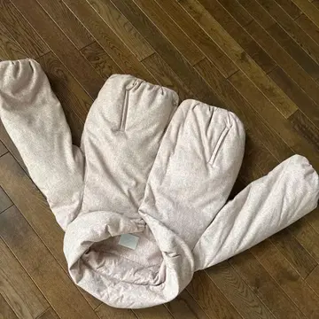 연한 베이지색의 폭신한 다운 자켓 프리 사이즈