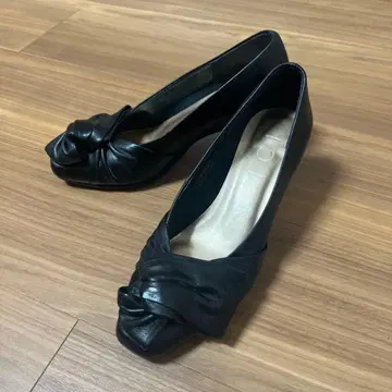 D'ICI 블랙 하이힐 펌프스