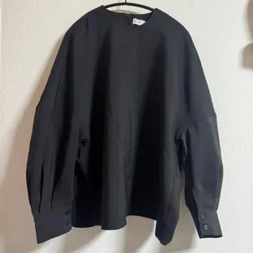 RIM.ARK Deformation sleeve tops