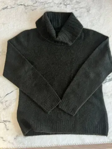 캐시미어 100% 카키 터틀넥 스웨터