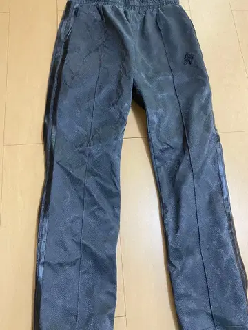 supplier 가죽 라인 팬츠 다크 그레이