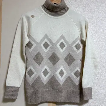 데상트 인터샤 터틀넥 스웨터 M