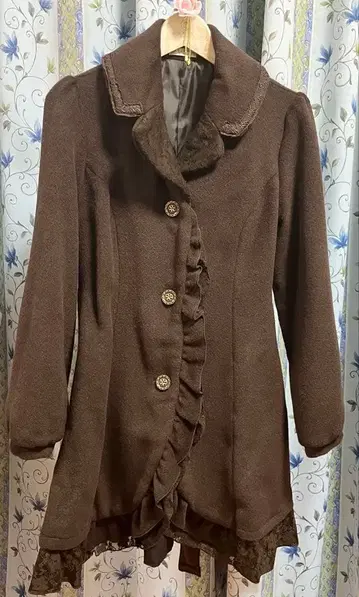 브라운 프릴 달린 롱 코트