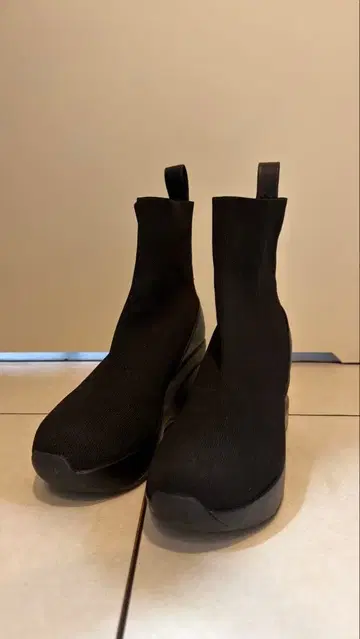 블랙 통굽 부츠