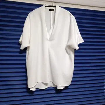 Aga 화이트 V넥 셔츠 9호