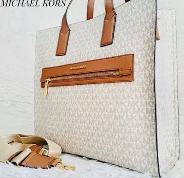 MICHAEL KORS 로고 토트백 2way A4 사이즈 크기입니다.