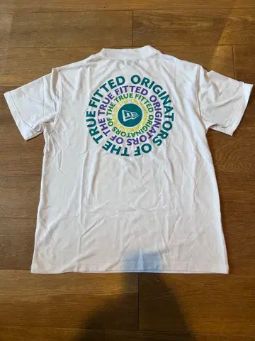 뉴에라 골프 반팔  미드넥 T셔츠 서클 로고 사이즈 L