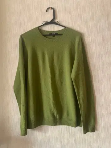 유니클로 3D 캐시미어 100% 크루넥 니트 어린 풀색