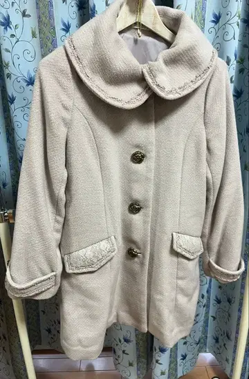 베이지 라운드 칼라 코트