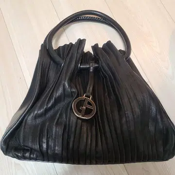 조르지오 아르마니 블랙 가죽 숄더백