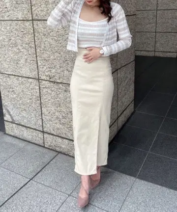 껌 스트레치 타이트 슬릿 스커트 베이지 로얄 파티