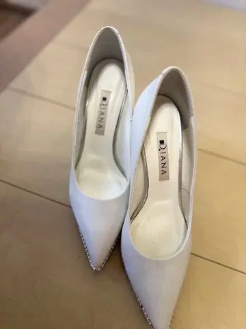 화이트 스틸레토 힐 22.5cm