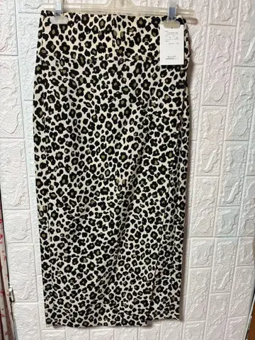 새상품 미사용 MACPHEE 투모로우랜드 레오파드 무늬 랩 스커트