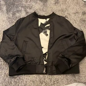 화이트 블랙 플라워 무늬 집업 블루종