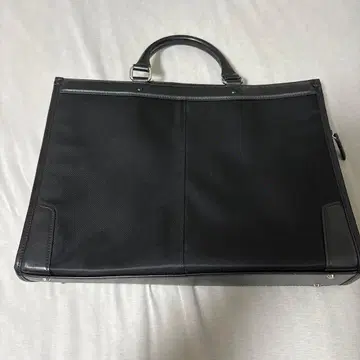 심플한 블랙 비즈니스 백