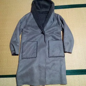 페이크 보아 후드 부착 롱 코트