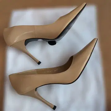 Pinky & Dianne 베이지 하이힐