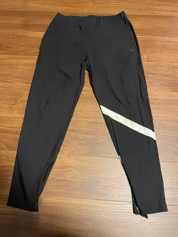 크로노스 블랙 스트라이프 조거 팬츠 (구멍 있음)