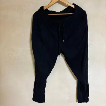 블랙 조거 팬츠 사이드 포켓 포함