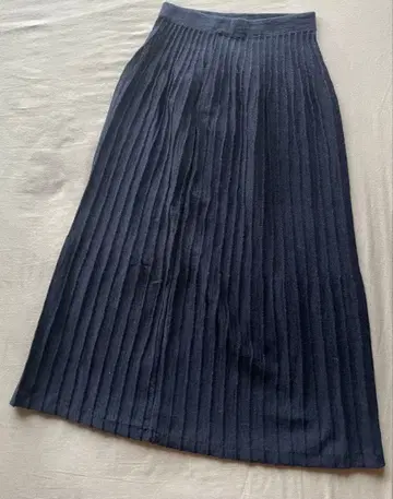 NUTALEE 네이비 플리츠 스커트