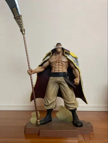 흰 수염 피규어 흰 수염 약 35~50cm 본체~검 끝까지의 높이