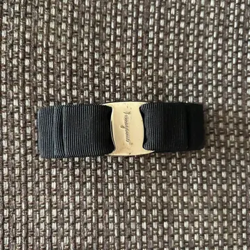 페라가모 블랙 리본 머리핀