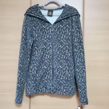 Raven 레오파드 무늬 후드티