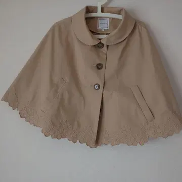 베이지 꽃무늬 자수 케이프 코트