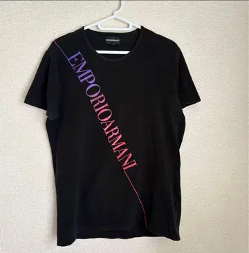 EMPORIO ARMANI 블랙 T셔츠