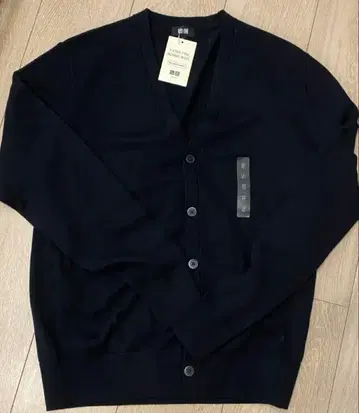 미사용 새상품 UNIQLO 메리노 V넥 가디건 블랙 S