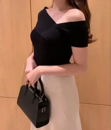 스나이델 일레헴 디포메이션 니트 풀오버