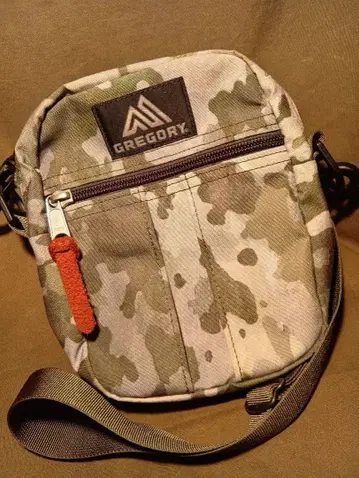 GREGORY 퀵 포켓 M 트리버크 카모