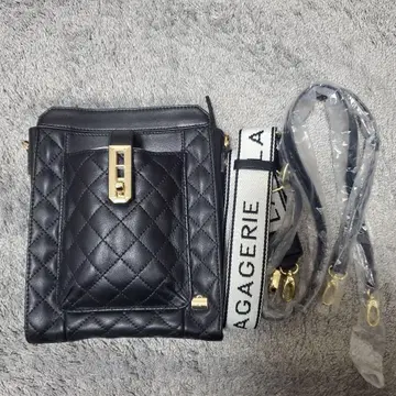 블랙 퀼팅 숄더백