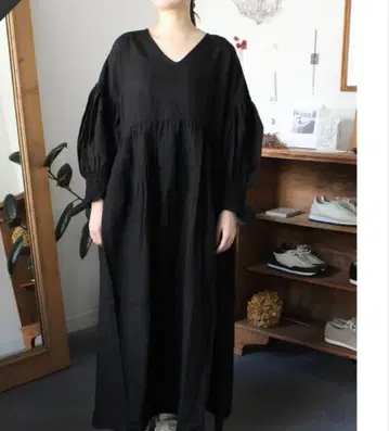 유니버셜 티슈 트리플 와셔 린넨 V넥 원피스