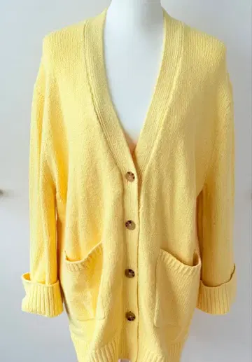 유니클로 UNIQLO C 옐로우 컬러 V넥 가디건