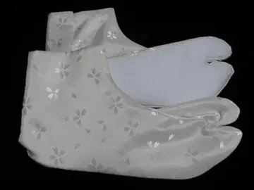 세련되고 귀여운 타비 벚꽃 문양 화이트 베이스 5단 고제 24.5cm