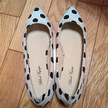 도트 무늬 스틸레토 플랫슈즈
