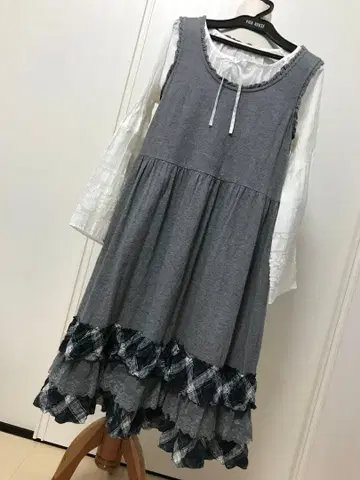 미사용에 가까운 핑크하우스 밑단 체크, 레이스 티셔츠 원피스 그레이