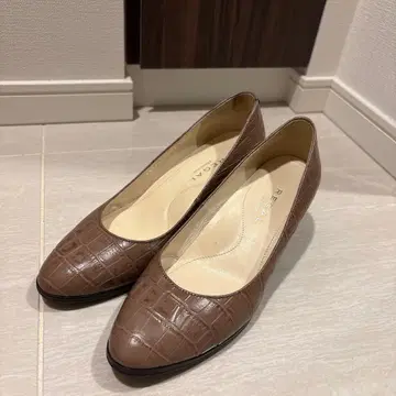 REGAL 베이지 펌프스 악어 엠보싱 22cm