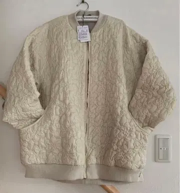 꽃무늬 퀼팅 점퍼