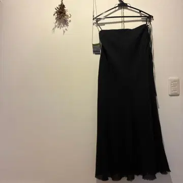 블랙 밑단 플레어 스커트