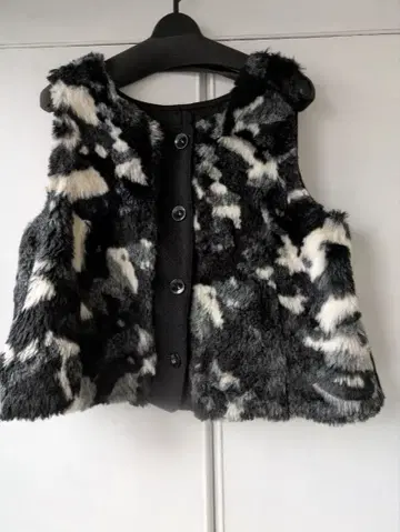 울 아크릴 버튼 달린 퍼 스타일 베스트 38